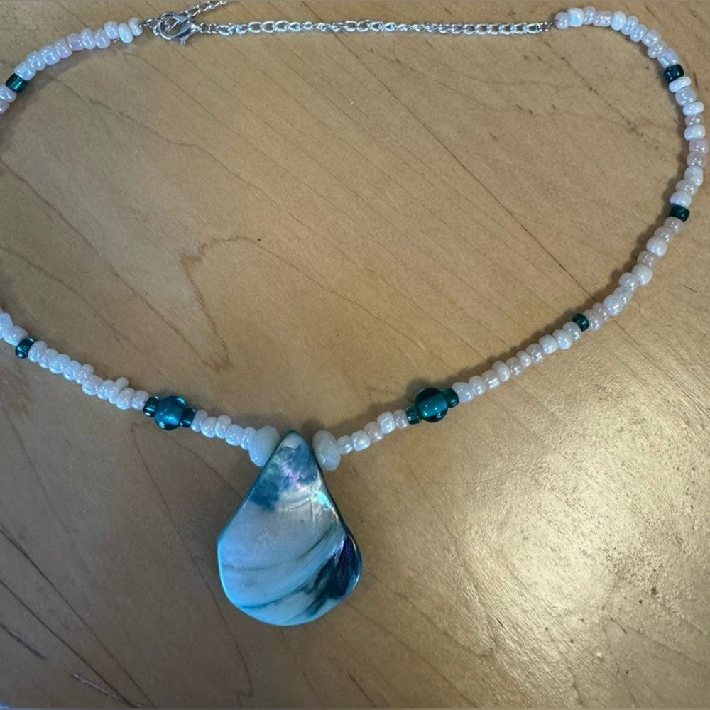 Beaded Turquoise/ pearl necklace in great condition